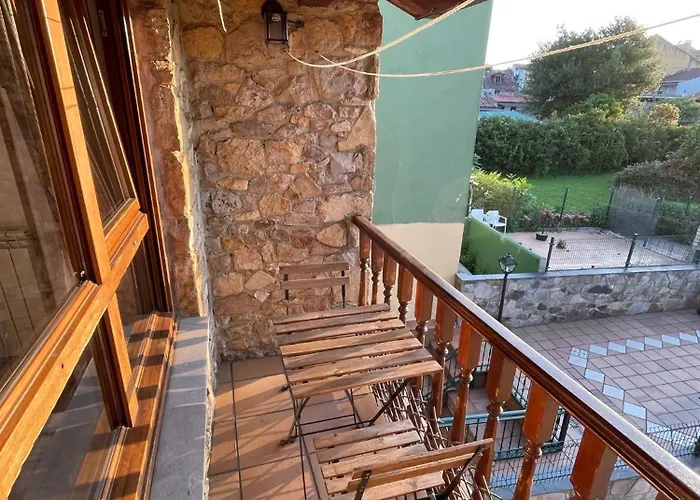 La Santina Y Su Balcón Avilés